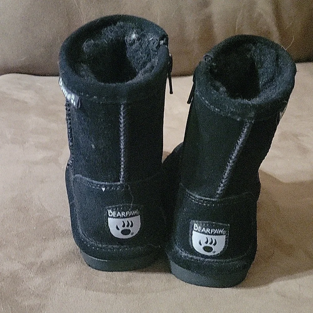 Bearpaw Kids Black Suede Leather‎ Sheepskin Lined Winter Boots